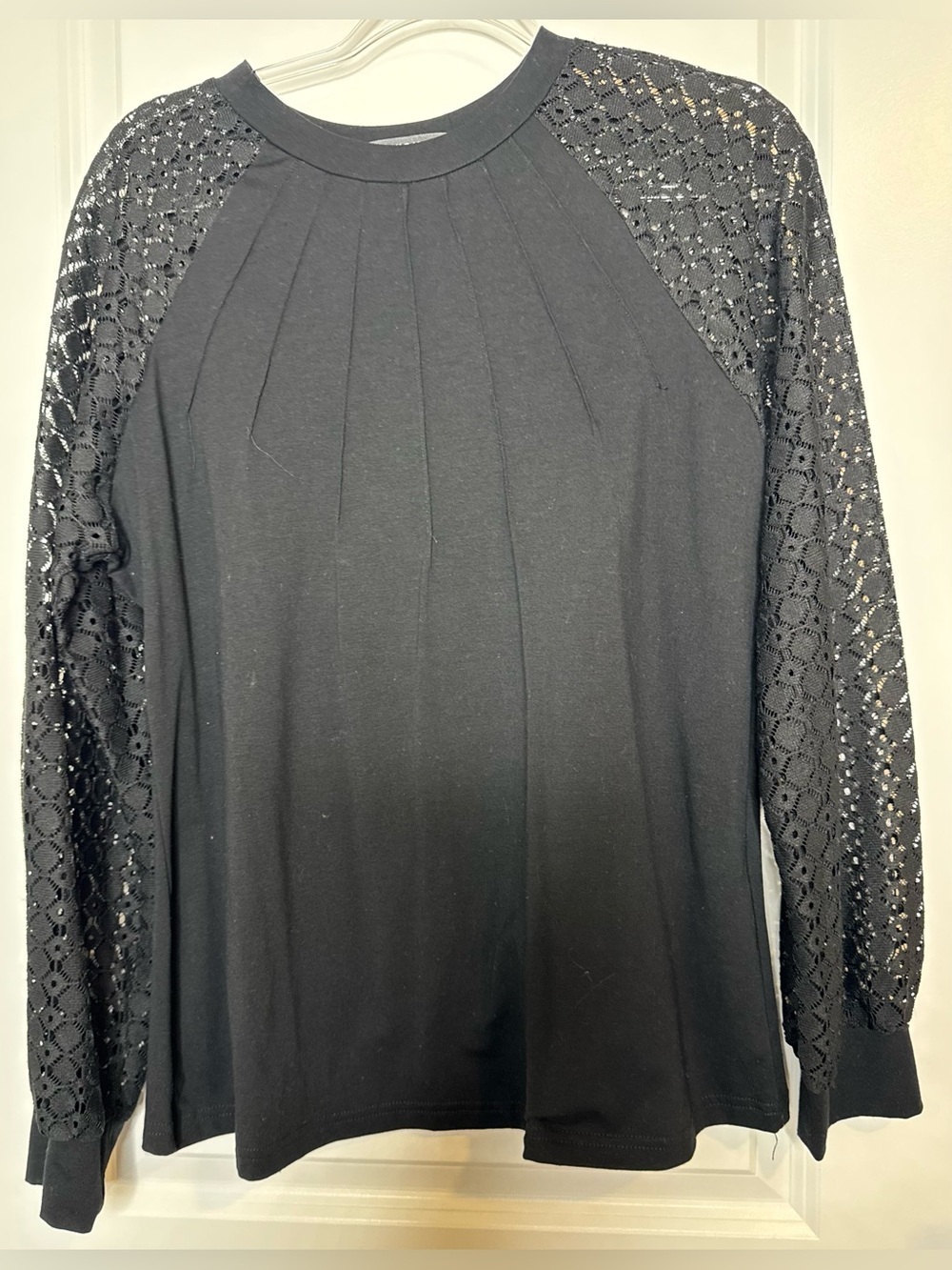 Chick me Black Long-Sleeve Top crochet Lace Raglan Sleeves eyelit sz lg stretch